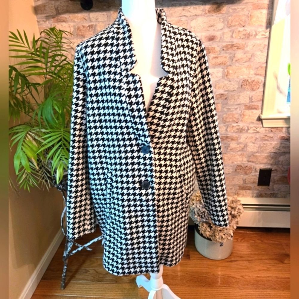 Old Navy Chevron Black and White hound tooth jacket.
